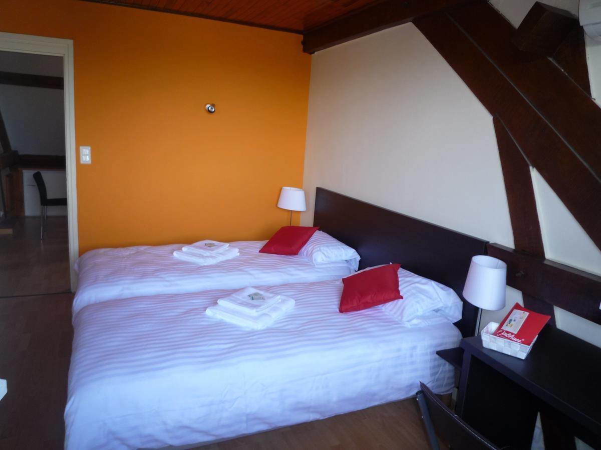La Maison Des Bonheurs Bed and Breakfast Rillieux-la-Pape Exteriör bild